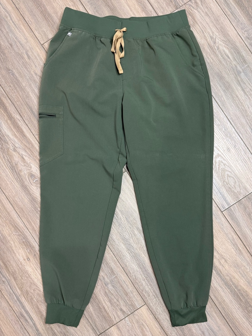 Figs Zamora jogger scrub pants in moss color